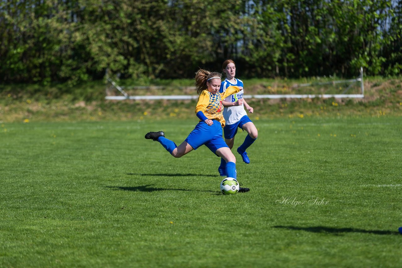 Bild 216 - B-Juniorinnen Bramstedter TS - SSV Hennstedt : Ergebnis: 3:7